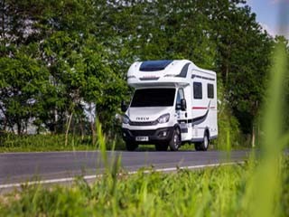 依維柯V9自動擋房車